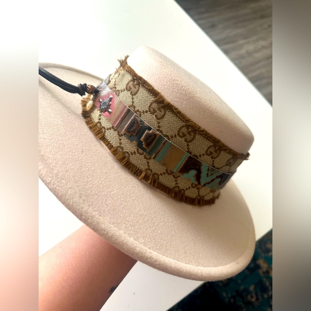 Wide Brimmed Hat Gucci Band